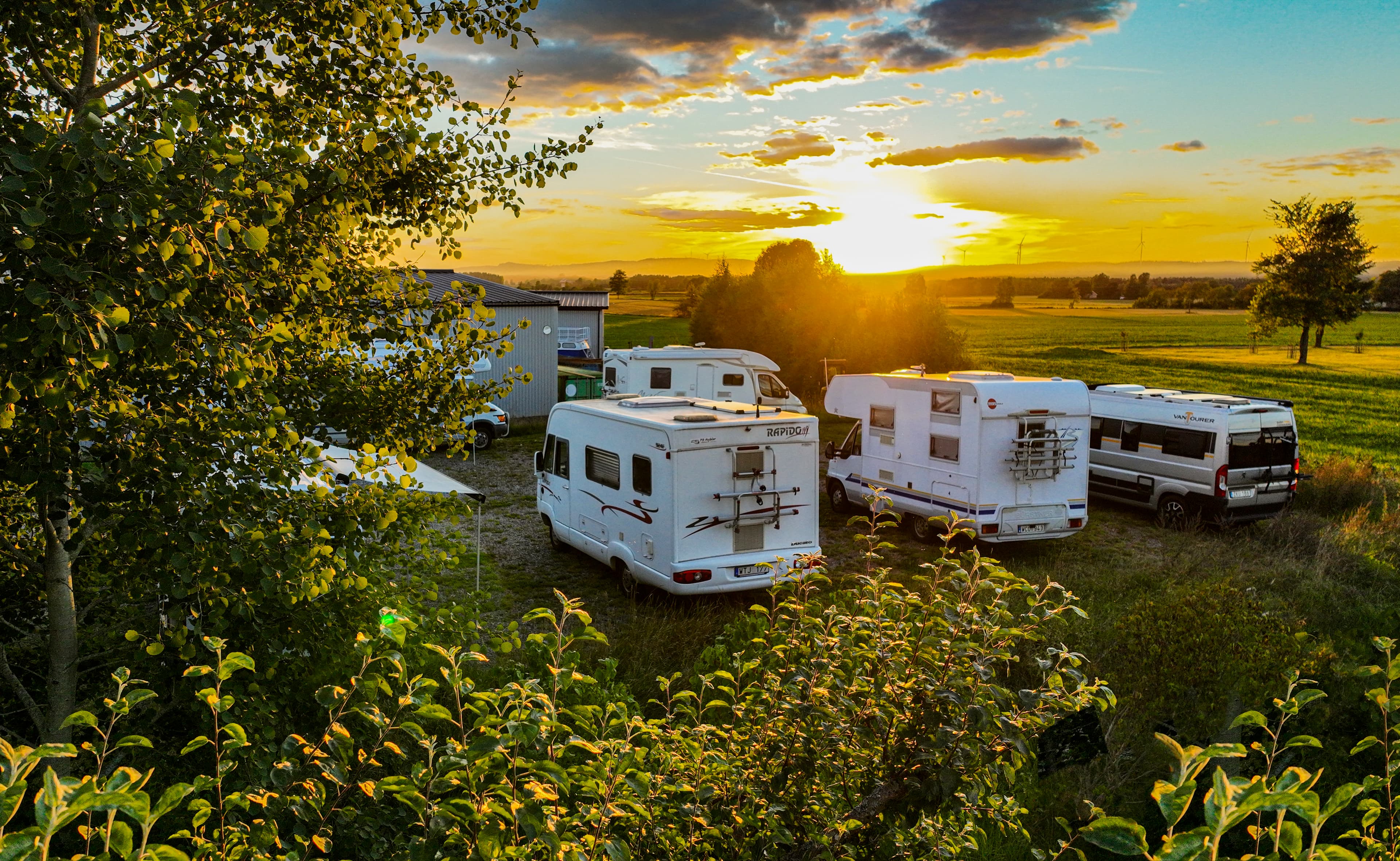 Huvudbyggnad. Husbilar, Husvagnar, Fritidsfordon, Verkstad